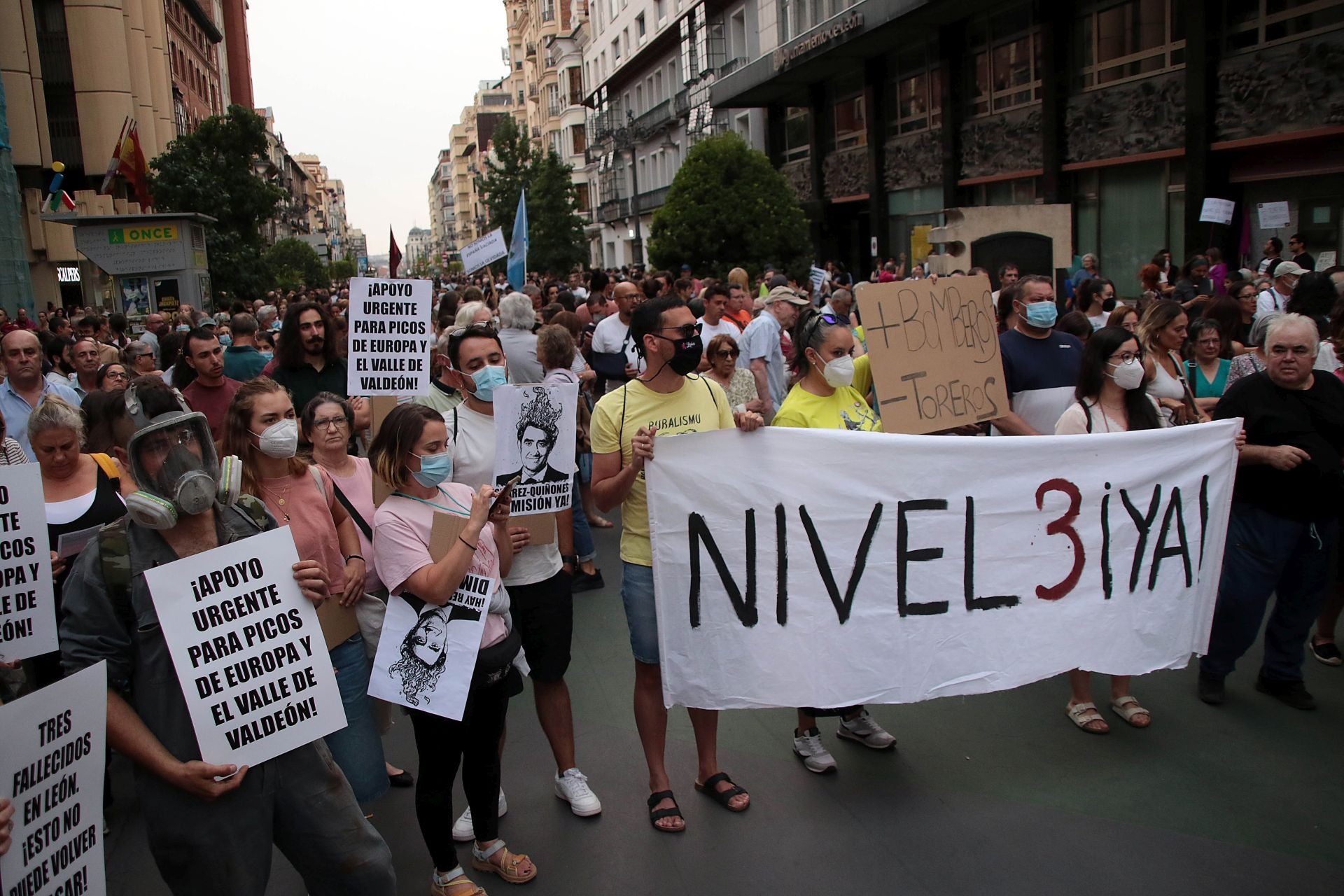 Miles de personas claman: «El monte es del pueblo leonés»