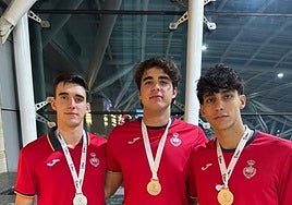 Aldo Pagliotta, Marcos García y Sergio Sánchez, con las medallas