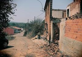 Imágenes de Castrocalbón en el incendio de la Valdería.