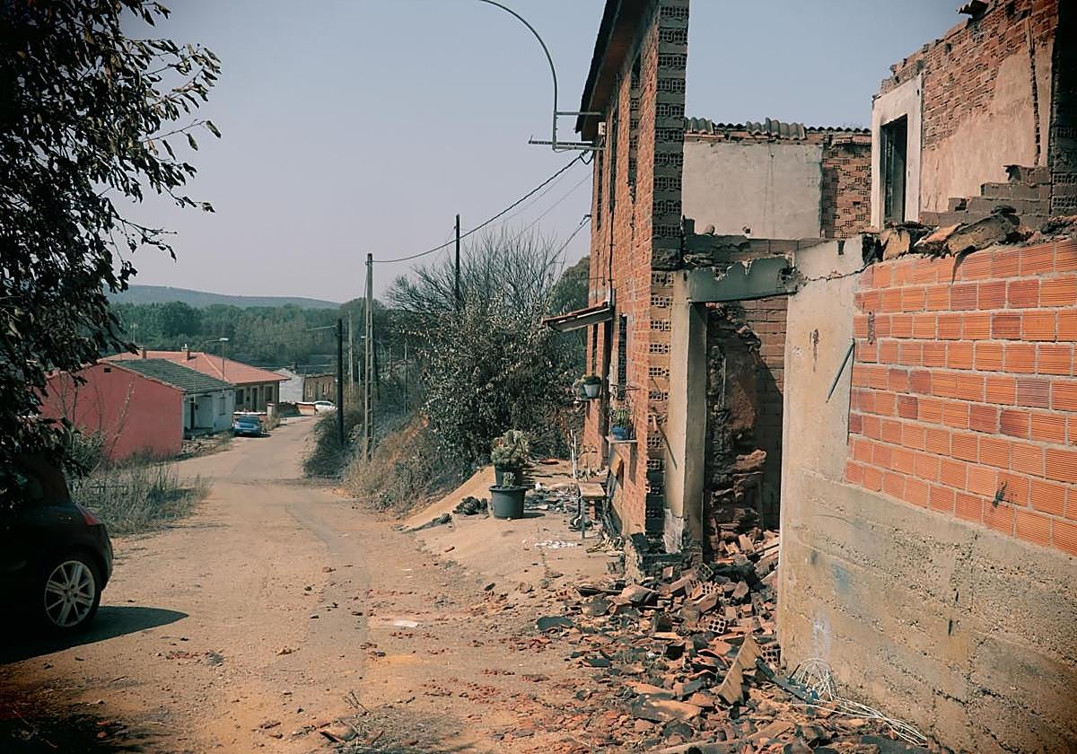 Imágenes de Castrocalbón en el incendio de la Valdería.