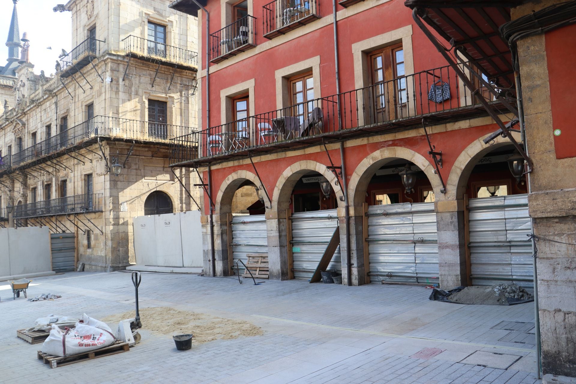 La plaza Mayor, a punto de abrir por completo