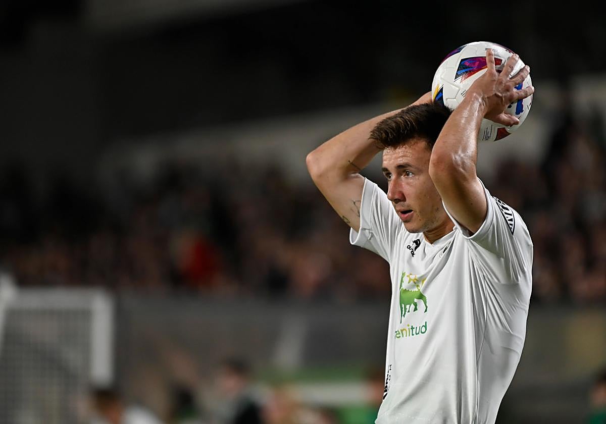 Saúl García, en un partido con el Racing.