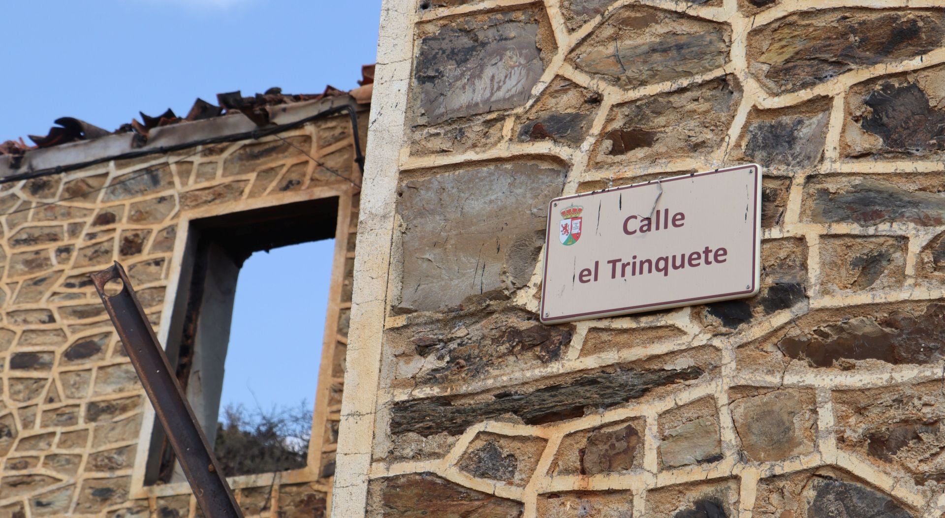 Castrocalbón intenta levantarse tras un desolador incendio