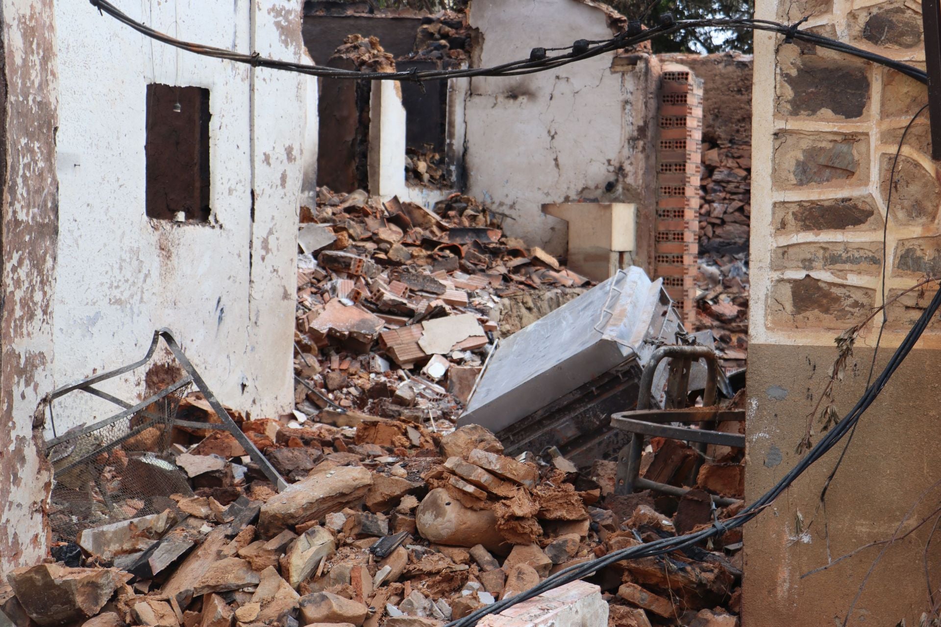 Castrocalbón intenta levantarse tras un desolador incendio