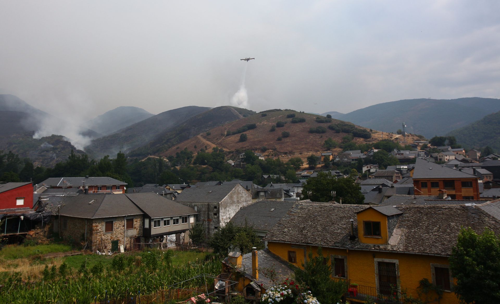 El incendio de Colinas del Campo de Martín Toro Toledano visto desde Igüeña.