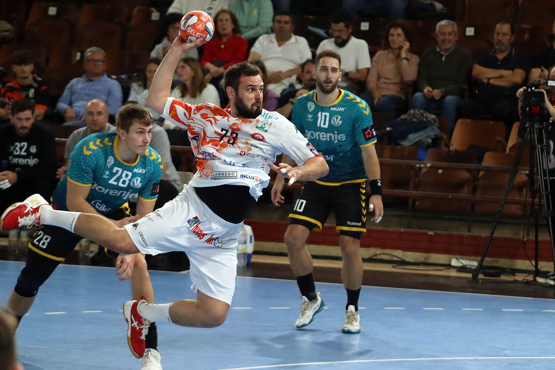 Benites, en un partido con el Abanca Ademar.