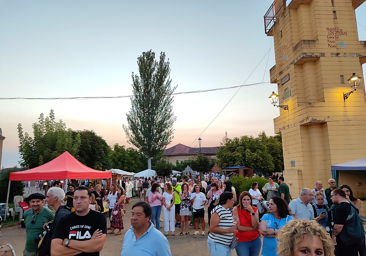 Decenas de personas se dieron cita en la XXXI Feria del Prieto Picudo