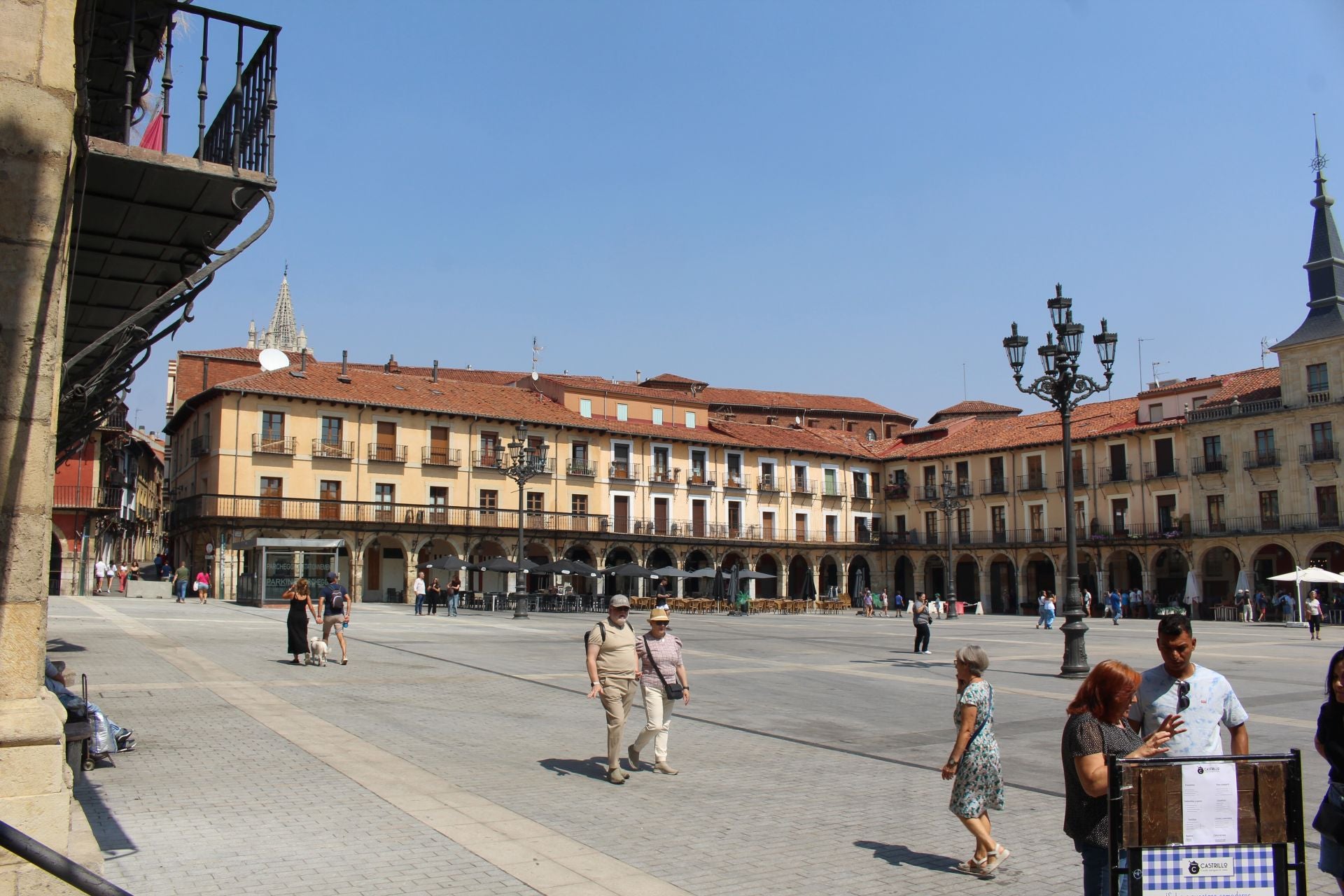 La Plaza Mayor de León luce reformada al completo
