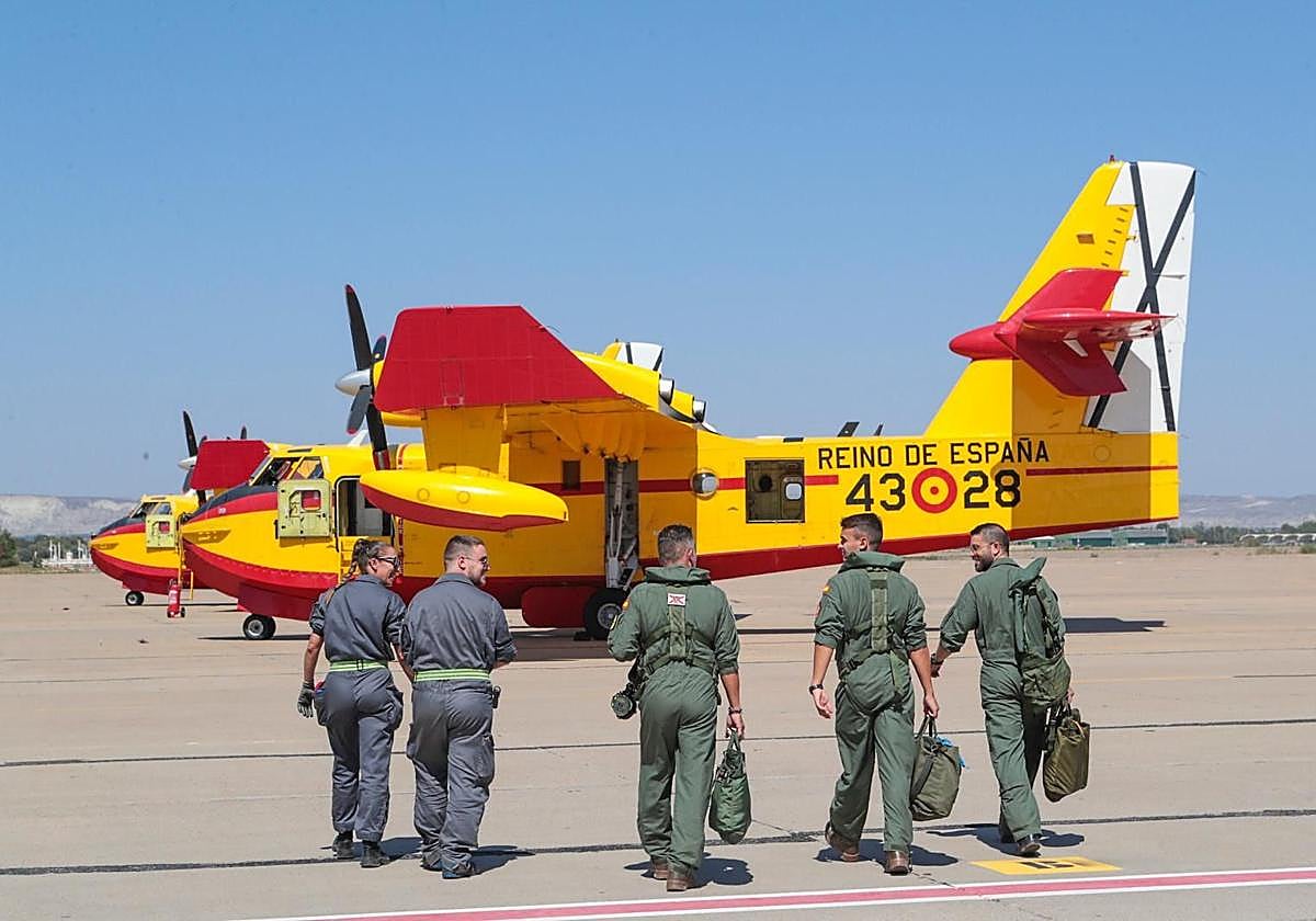 La tripulación del 43 Grupo, de camino a una de sus aeronaves