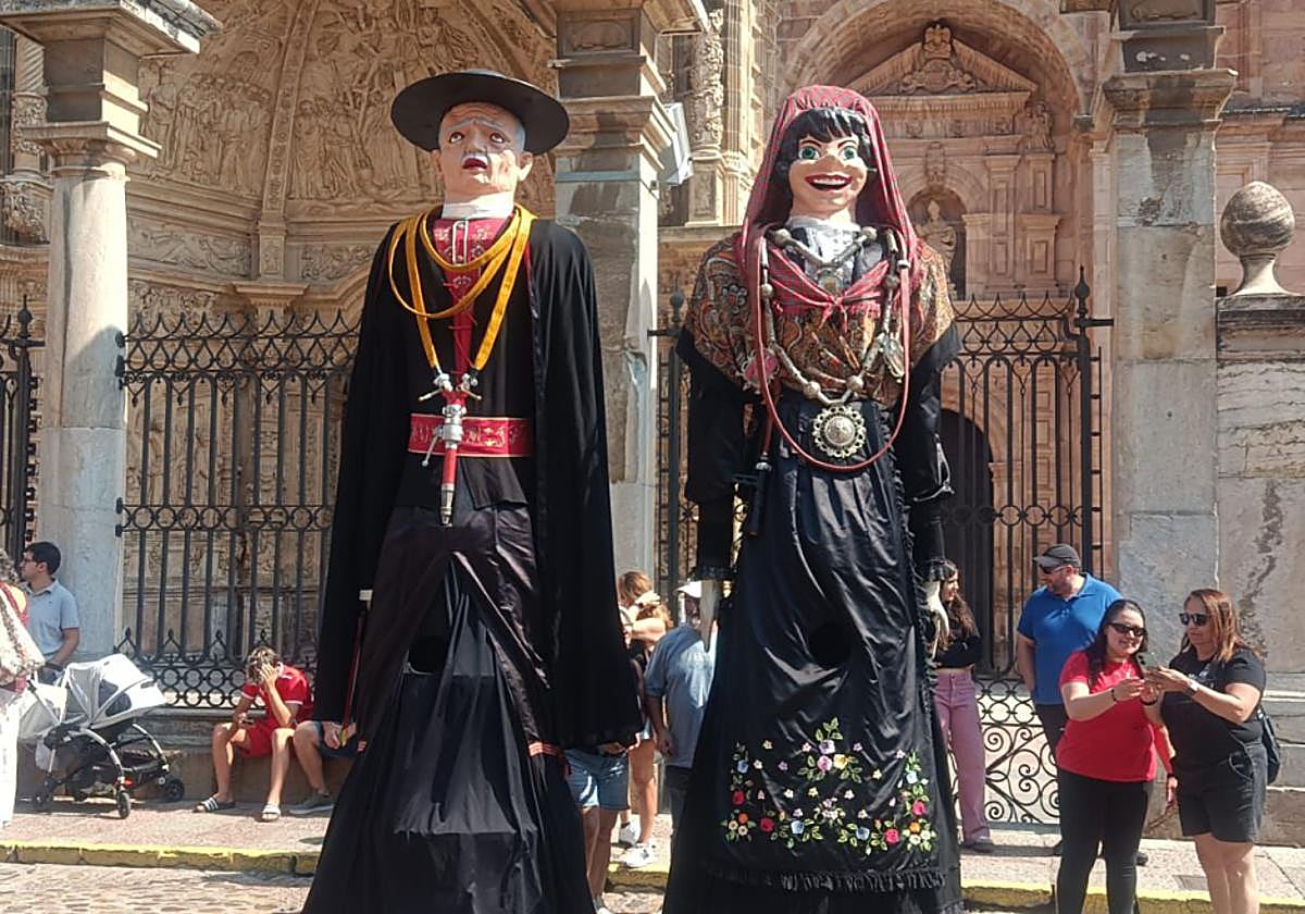 Imágenes del espectáculo de los Gigantes y Cabezudos en Astorga.