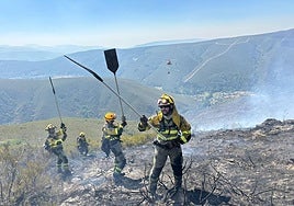 Brif Puerto Pico trabajando en el incendio de Anllares del Sil.