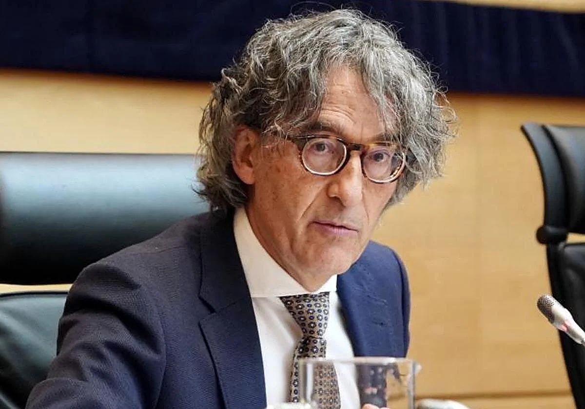 Santiago Mena, Fiscal superior de Castilla y León, durante la presentación de la memoria del Ministerio Público en las Cortes, en 2022.