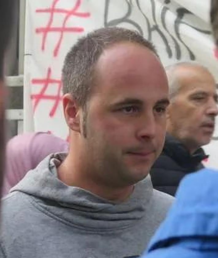 Imagen secundaria 2 - La brif de Tabuyo en varias jornadas de trabajo, a la derecha Pablo González. 