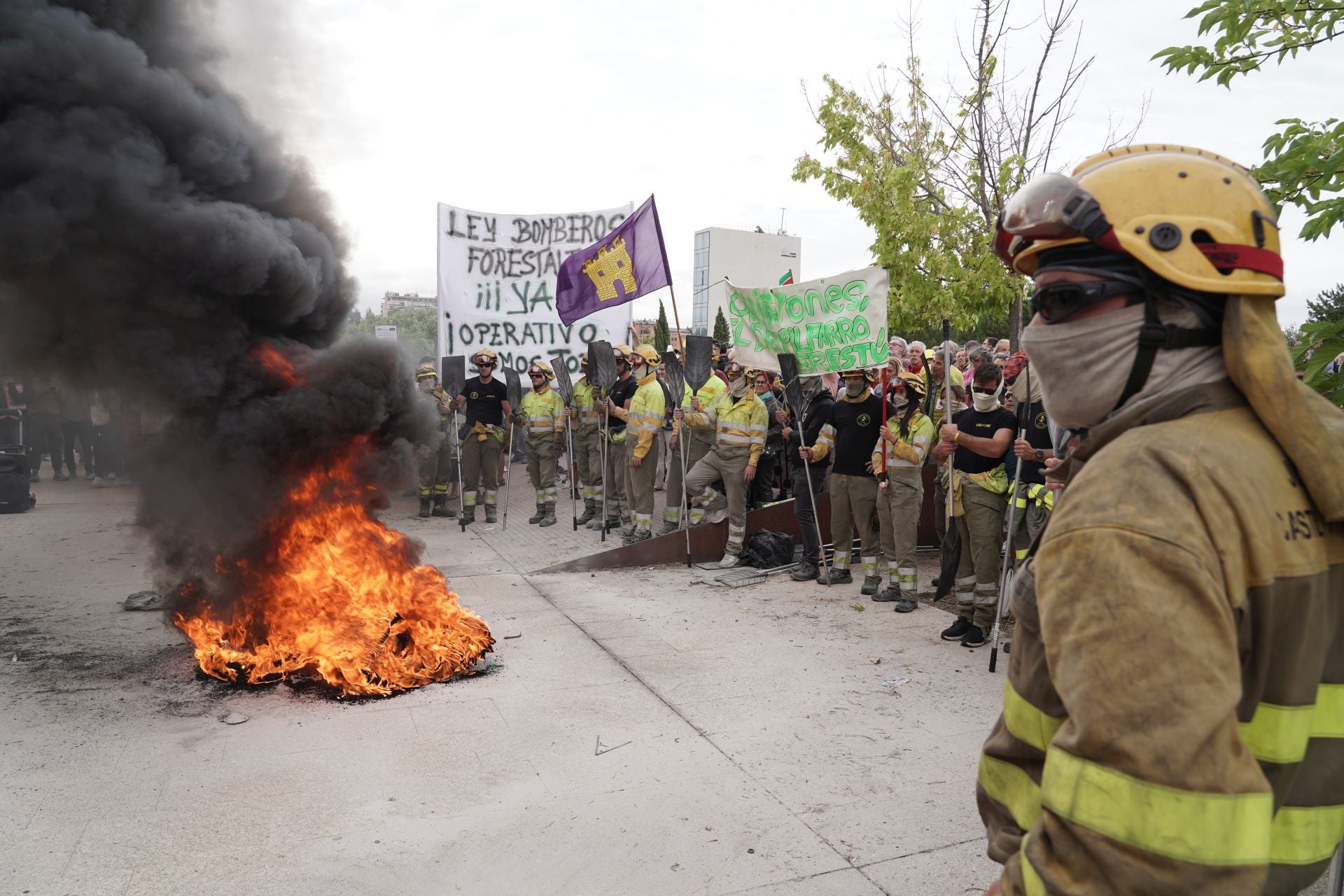 Concentración frente a las Cortes para exigir el cese del consejero de Medio Ambiente