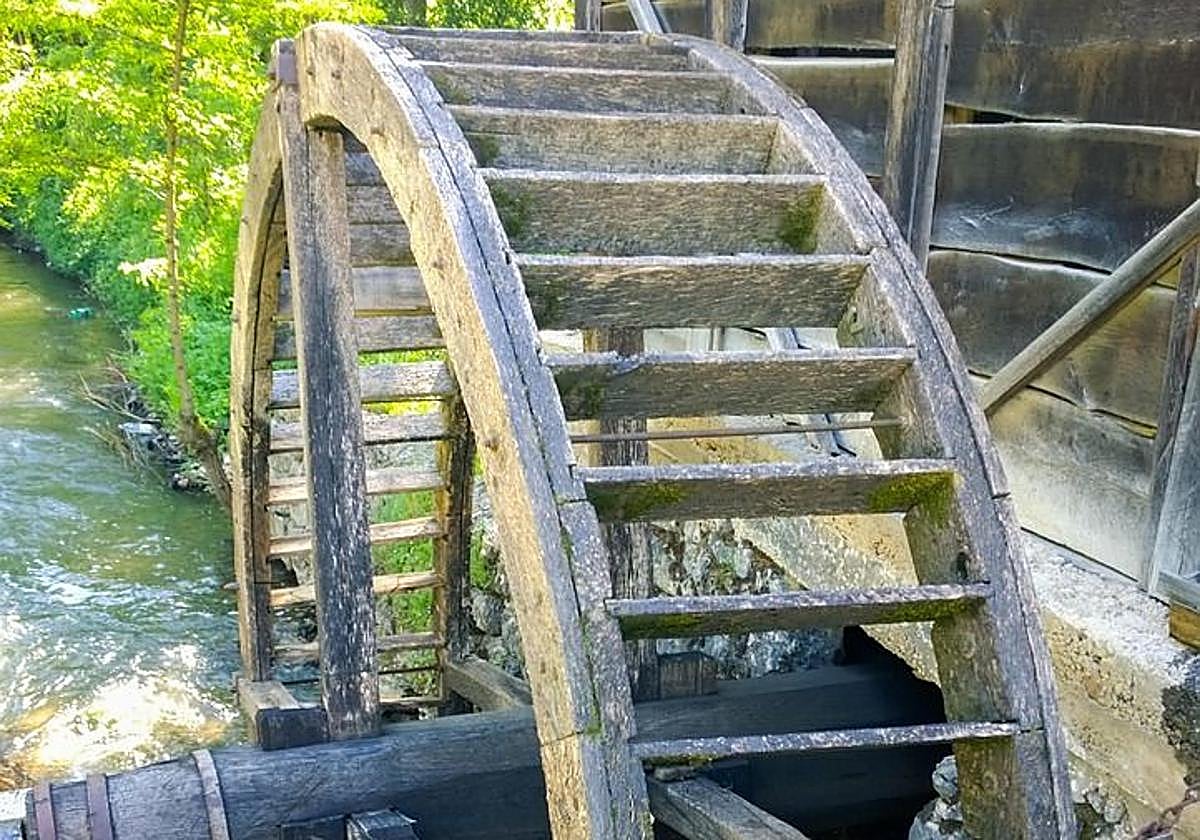 Imagen de archivo de un molino de agua rural.