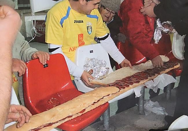 Imagen de uno de los bocadillos realizados por los peñistas en un desplazamiento