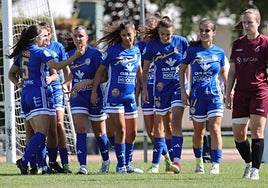 Las jugadoras del Olímpico celebran un gol.