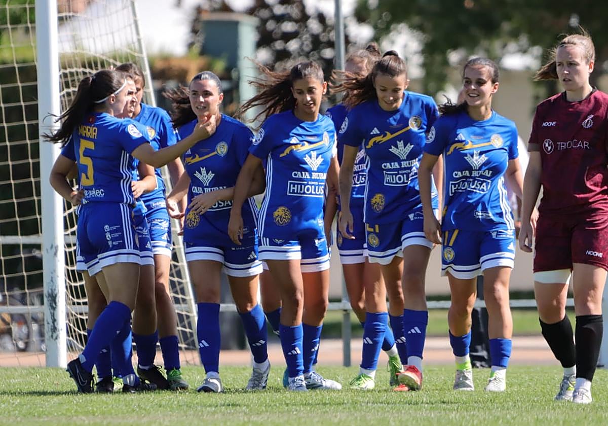 Las jugadoras del Olímpico celebran un gol.
