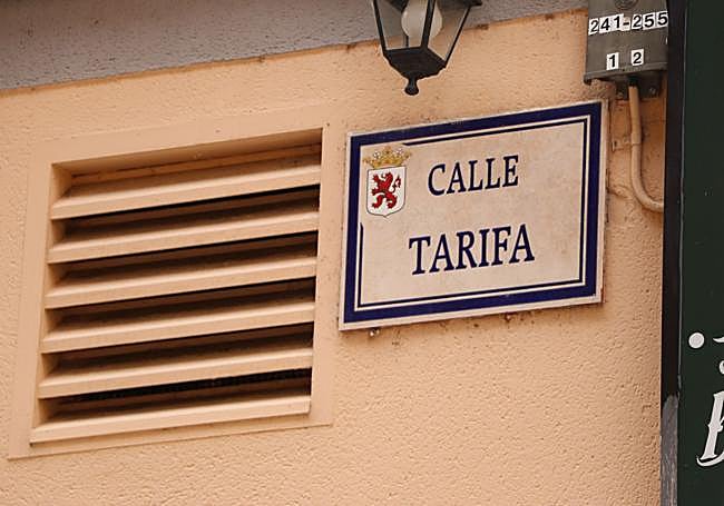 Placa de la calle Tarifa en la capital leonesa.