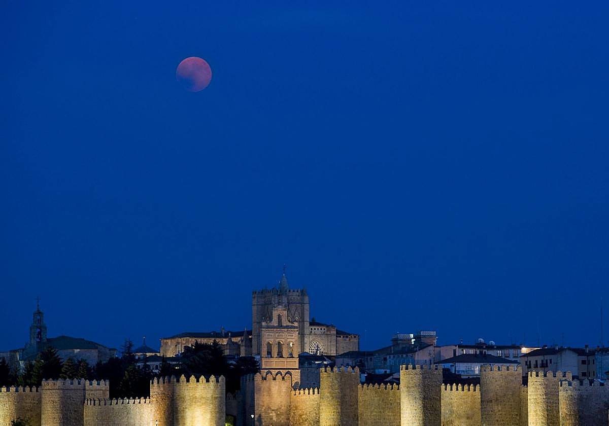 Eclipse de Luna en 2017 visto desde Ávila.