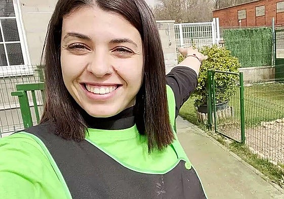 Imagen de la influencer en la residencia canina.