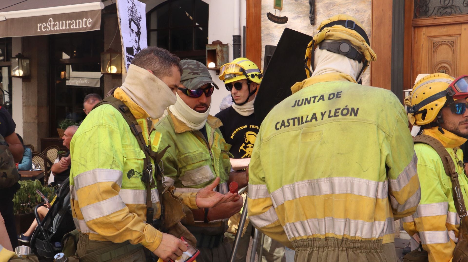 Decenas de &#039;Bomberos forestales&#039; toman las calles de la capital leonesa