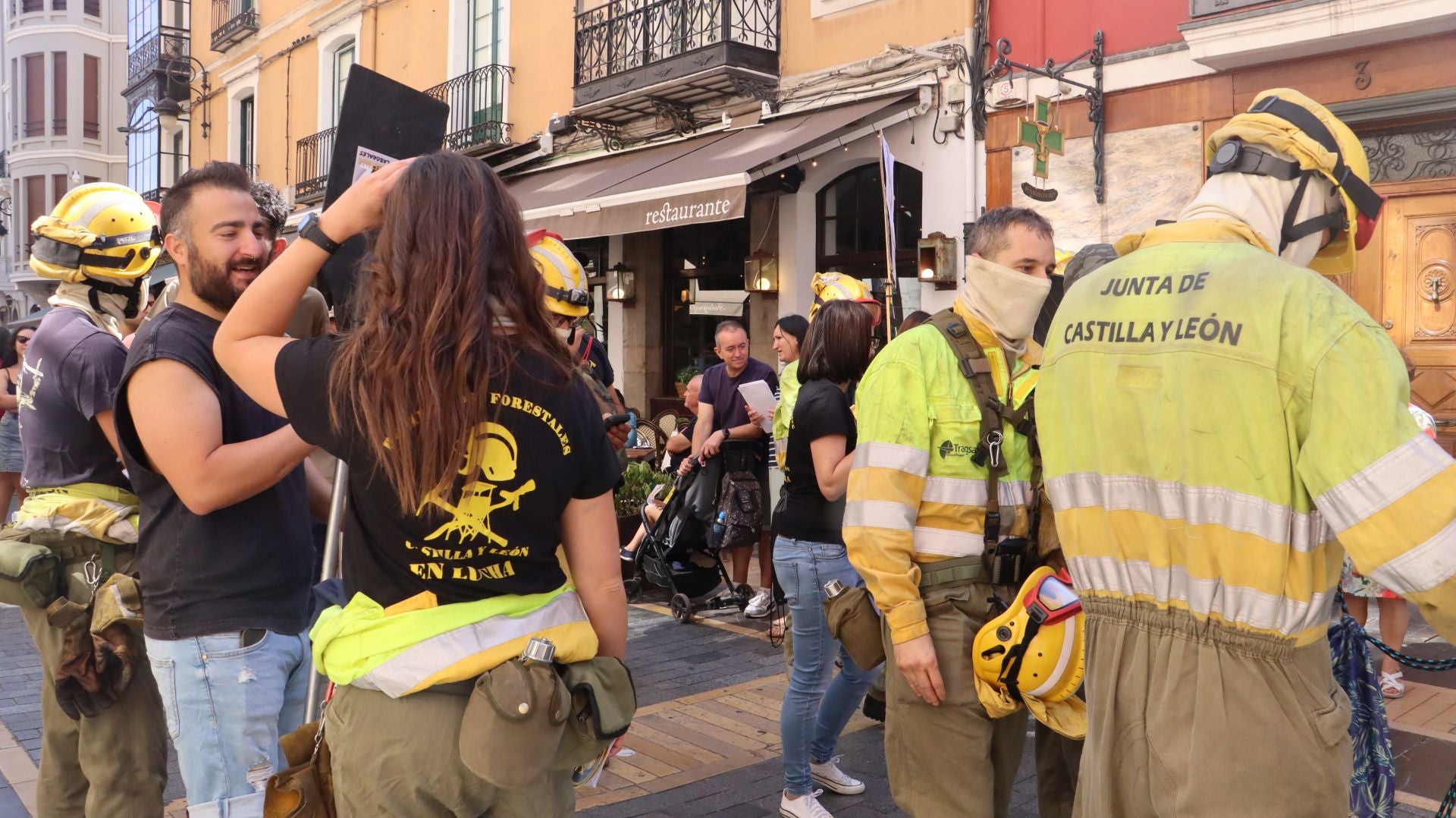 Decenas de &#039;Bomberos forestales&#039; toman las calles de la capital leonesa