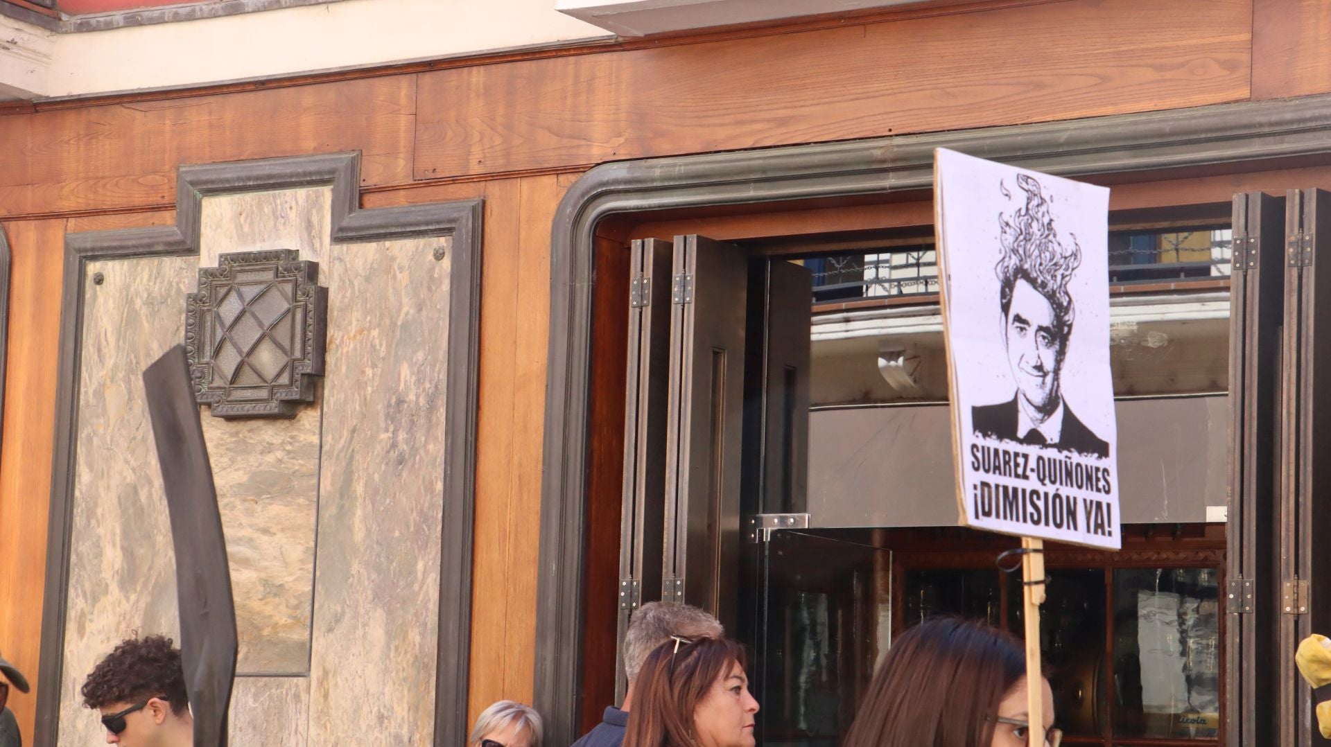 Decenas de &#039;Bomberos forestales&#039; toman las calles de la capital leonesa