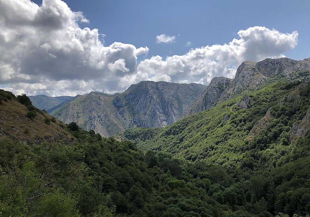 Nubes y posibilidad de lluvia para este domingo