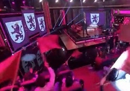 Banderas de León en el programa de una de las celebrities de la provincia.