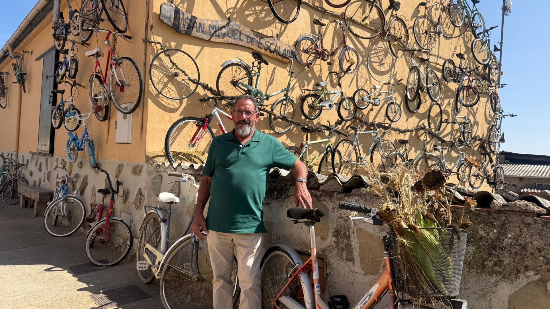 Imágenes del rincón de Ricardo en San Miguel de Escalada