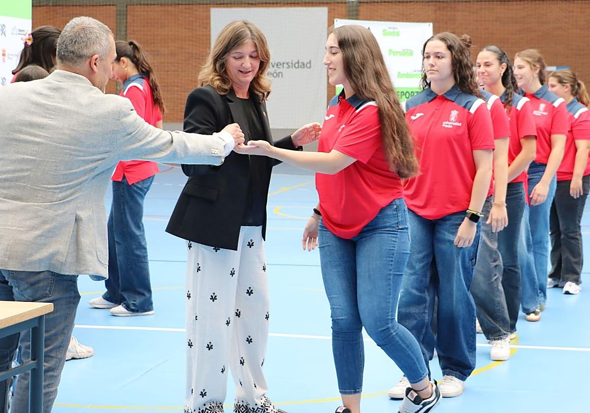 La ULE beca a 70 estudiantes por su excelencia deportiva