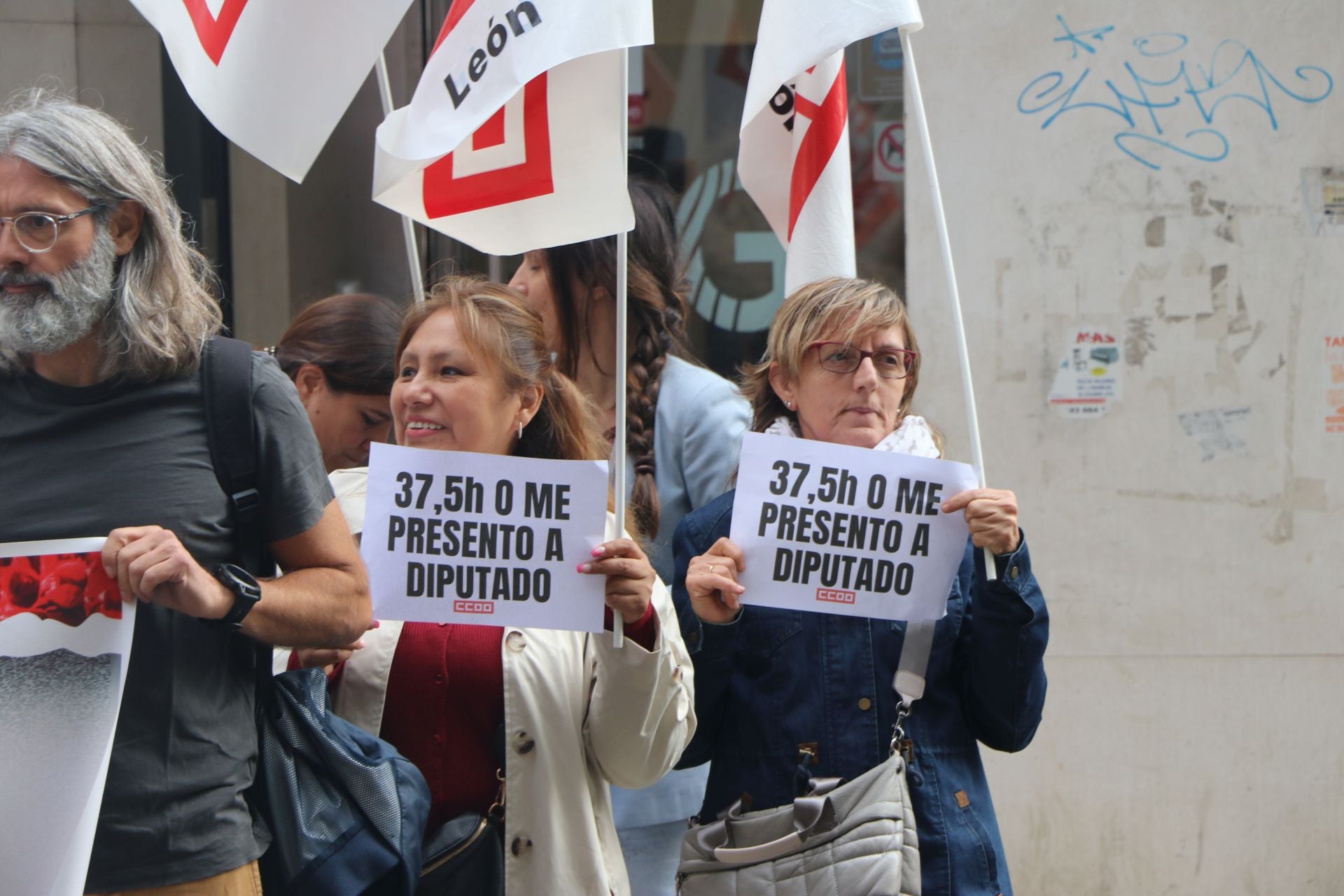 Concentración en León para pedir la reducción de la jornada laboral a 37,5 horas