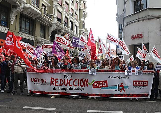Concentración de este miércoles ante la sede de la Fele.
