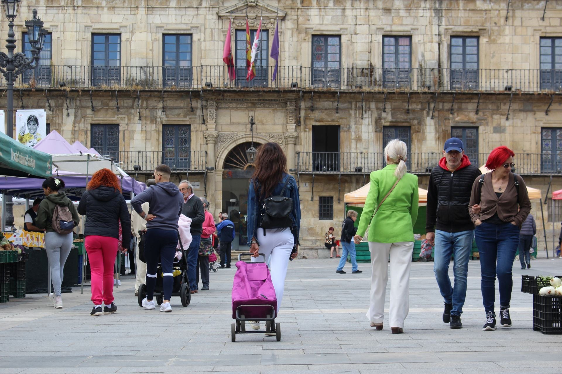 El retorno del mercado tradicional a la plaza Mayor de León