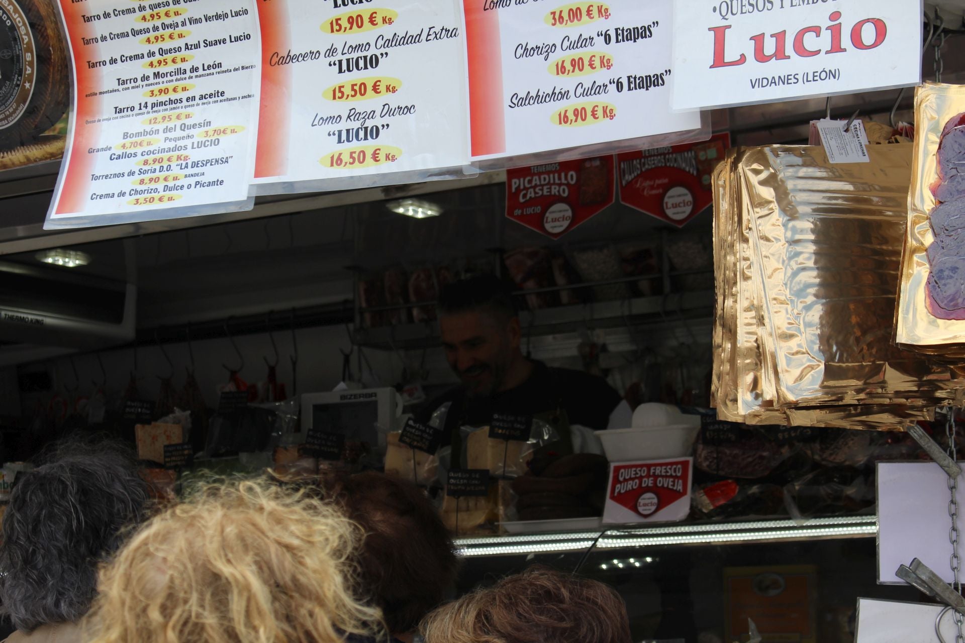 El retorno del mercado tradicional a la plaza Mayor de León