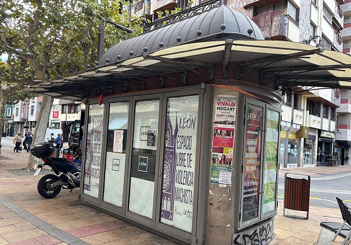 Imagen del quiosco vacío de la Pícara en León