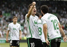 Los jugadores del Racing celebran un gol.