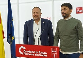 El secretario de Política Municipal del PSCyL, Fran Díaz, y el presidente de la Diputación de León, Gerardo Álvarez Courel.