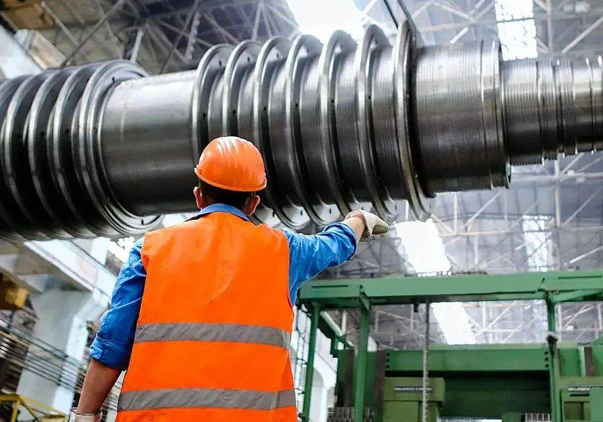 Imagen de archivo de un hombre trabajando.