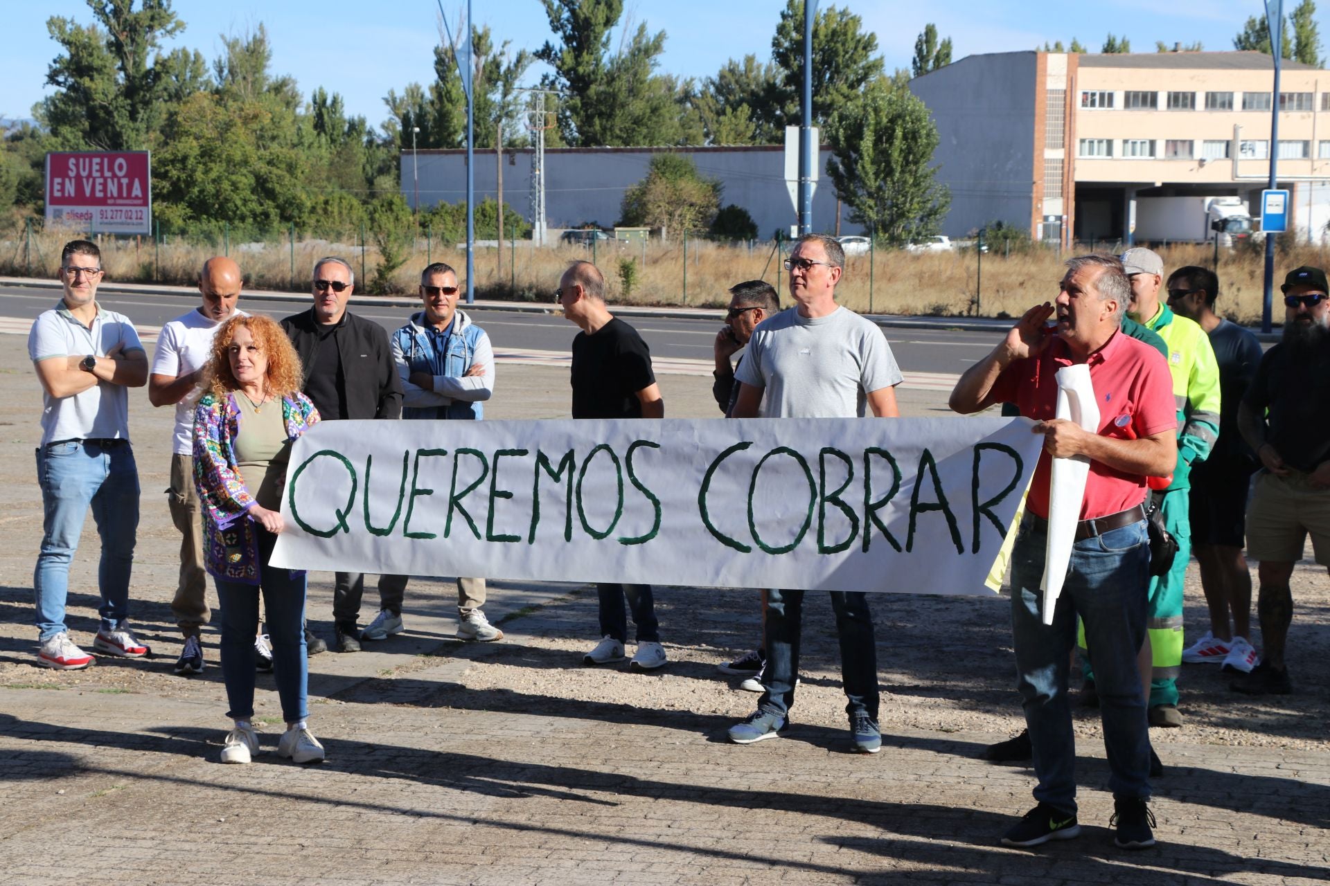 Imágenes de la manifestación en el Ayuntamiento de San Andrés del Rabanedo