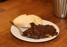 Imagen de un plato de morcilla.