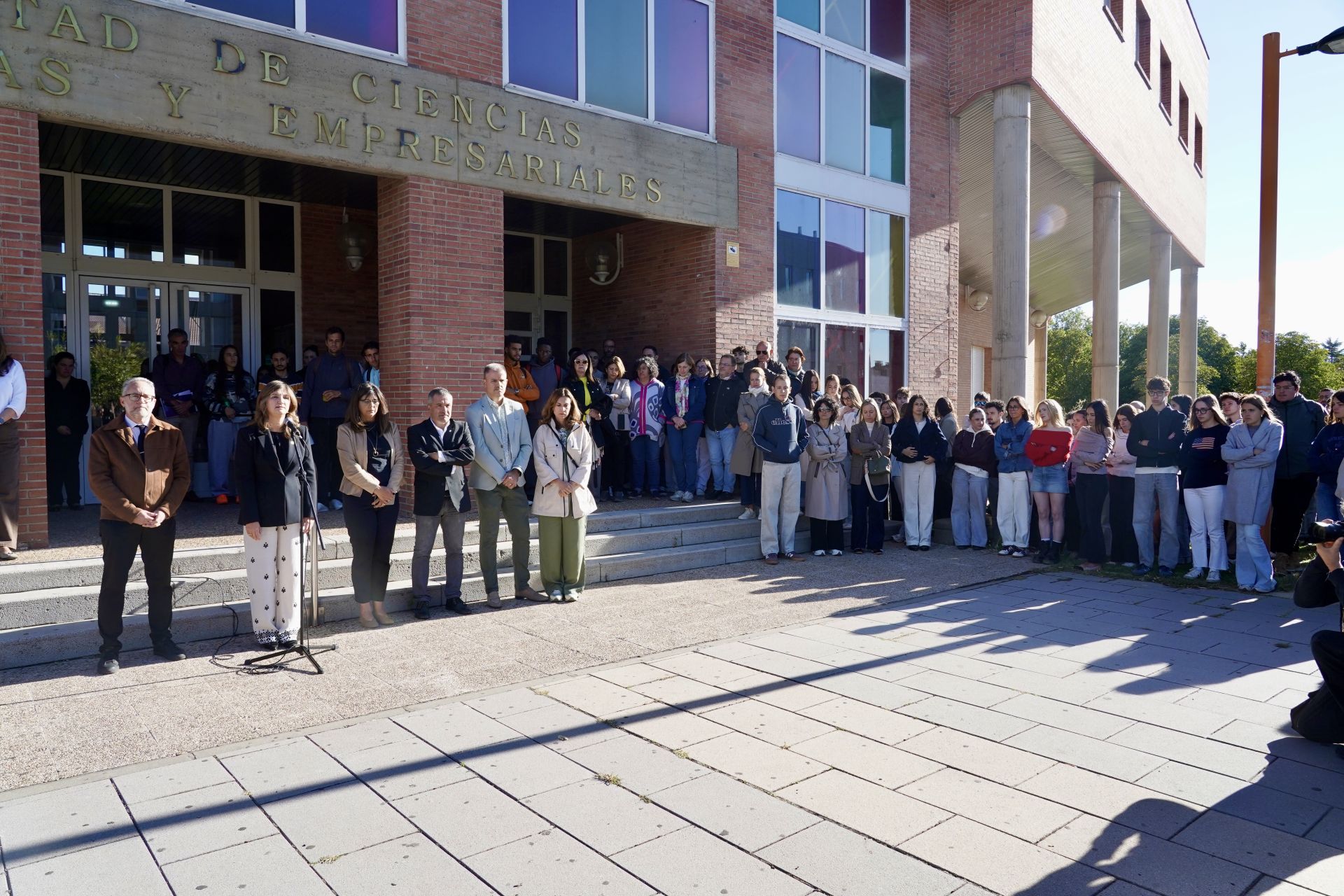 Minuto de silencio por la estudiante de la ULE fallecida en Nápoles