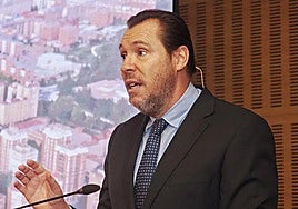 Imagen del alcalde de León con el ministro de Transportes, Óscar Puente.