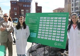 Estanislao de Luis Calabuig, Irene Colaldo y Helena Álvarez junto al panel en Santo Domingo.