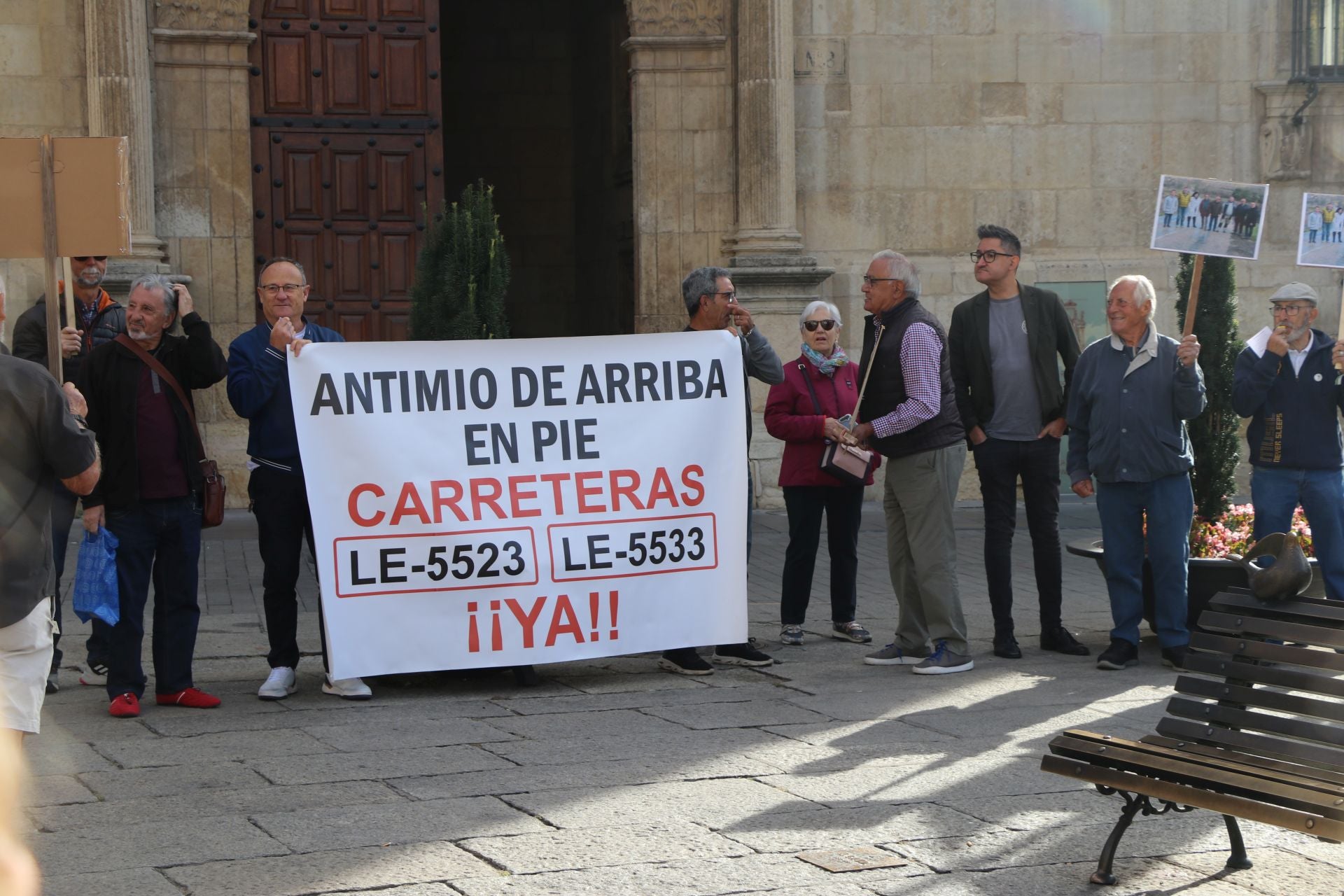 Las imágenes de la protesta de los vecinos de Antimio