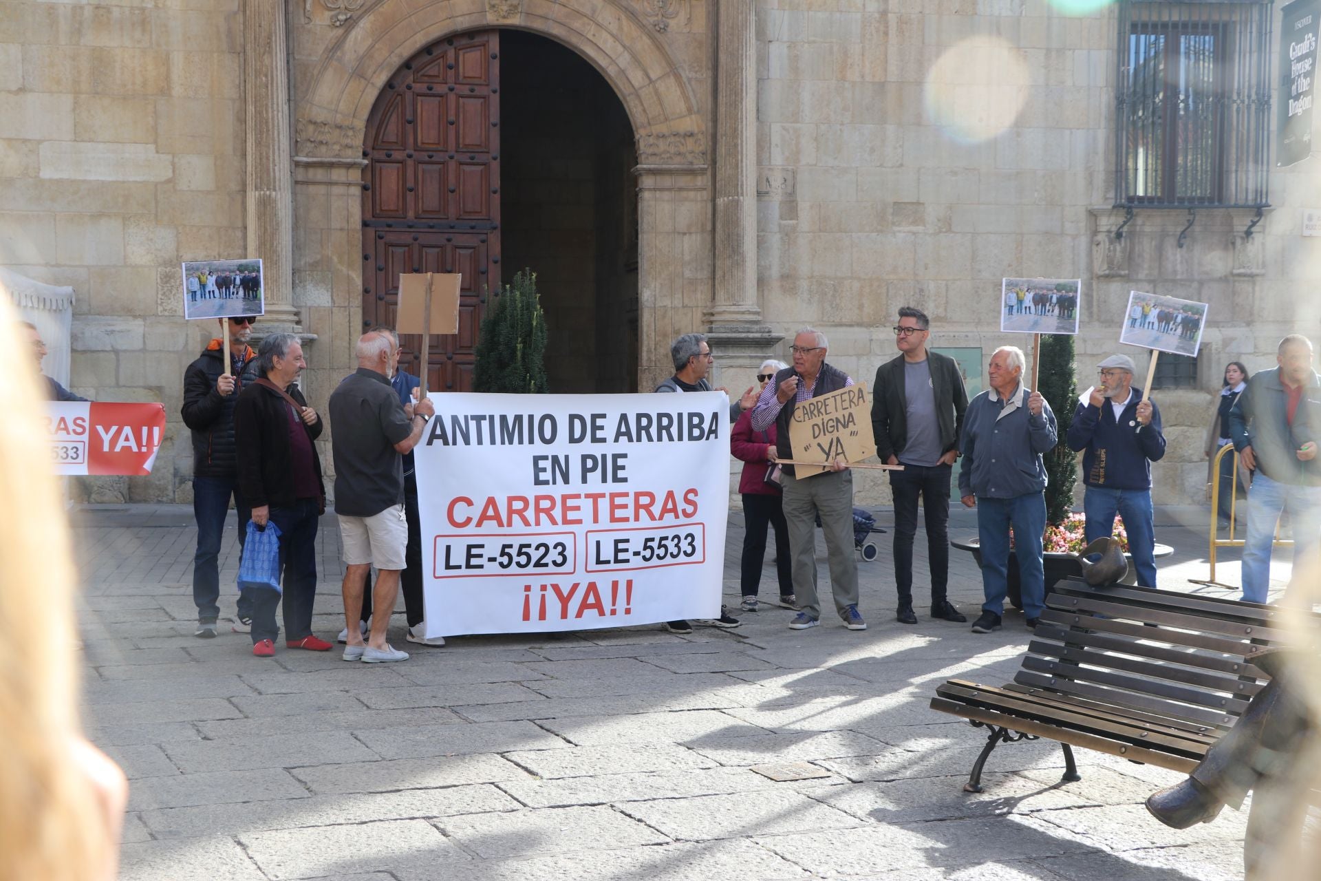 Las imágenes de la protesta de los vecinos de Antimio