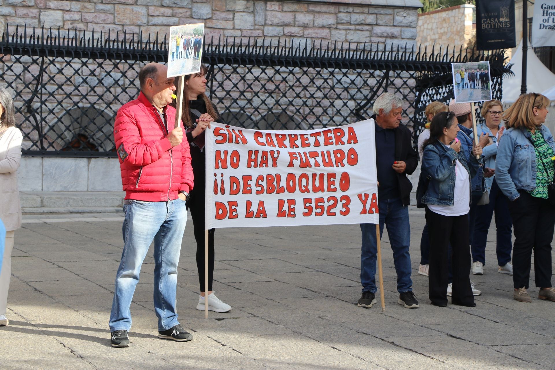 Las imágenes de la protesta de los vecinos de Antimio