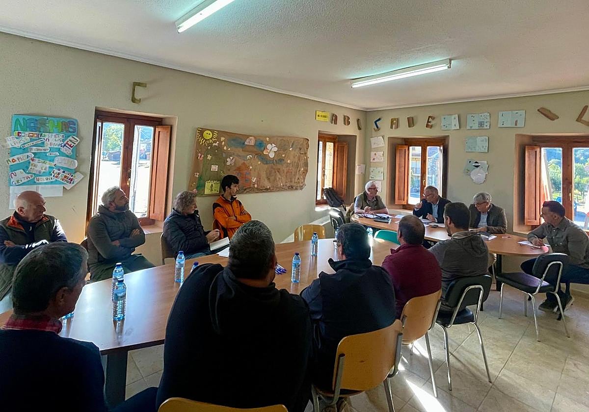 Reunión de los afectados con el delegado territorial de la Junta en León.