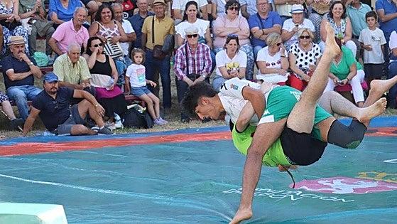 Desestiman el recurso de un luchador contra un corro sénior por incluir juveniles